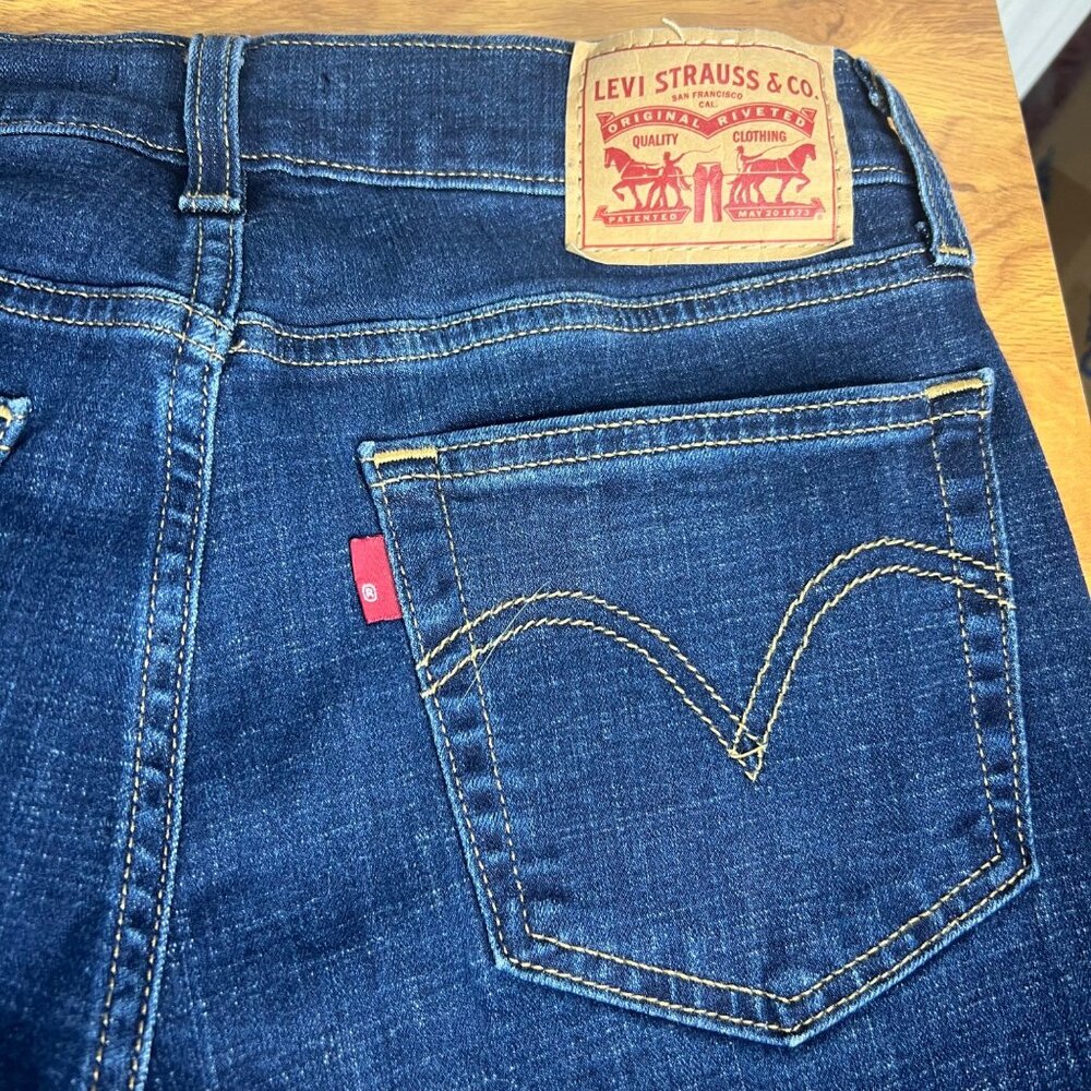 Levi's Cutoff Jean Shorts Size 24 Waist Borrowed From Theh Boys 5.5" Inseam - Picture 6 of 6